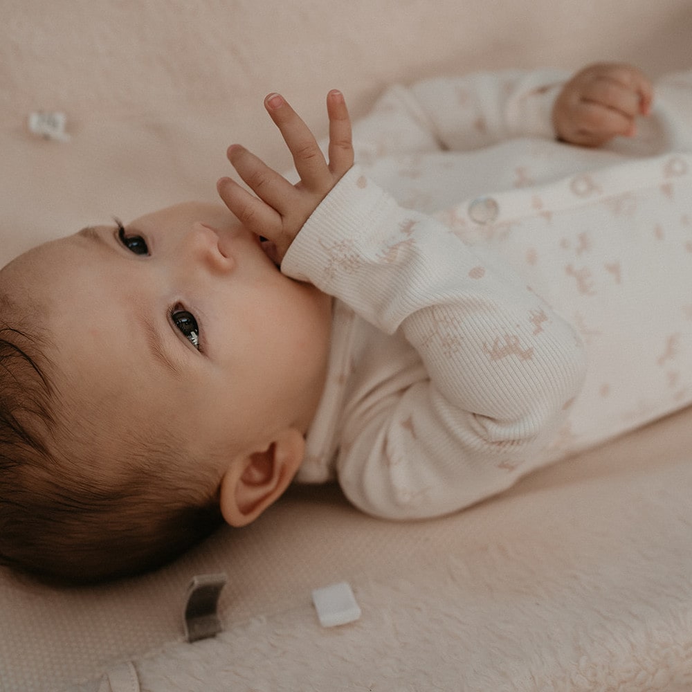 Snoozebaby Aankleedkussenhoes Gots - Zand Sfeer2-min
