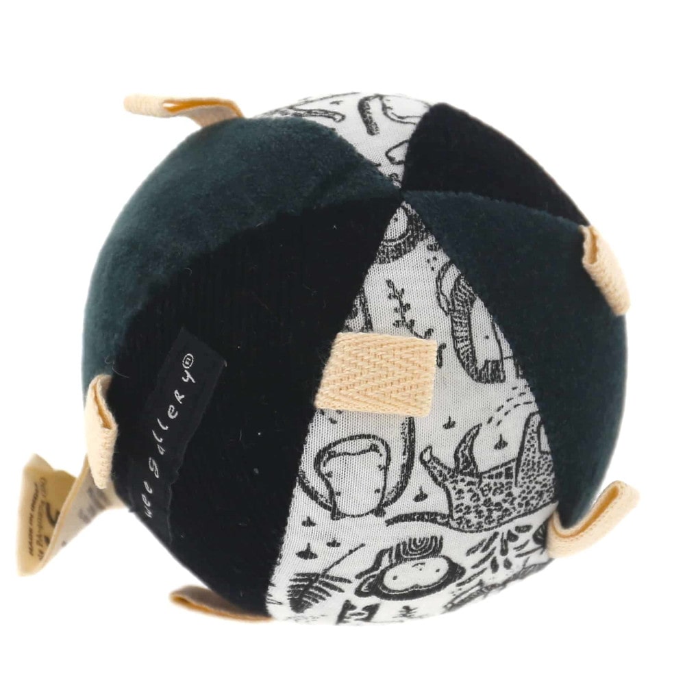 Wee Gallery Organic Sensory Ball met Rammelaar - Wildlife-min