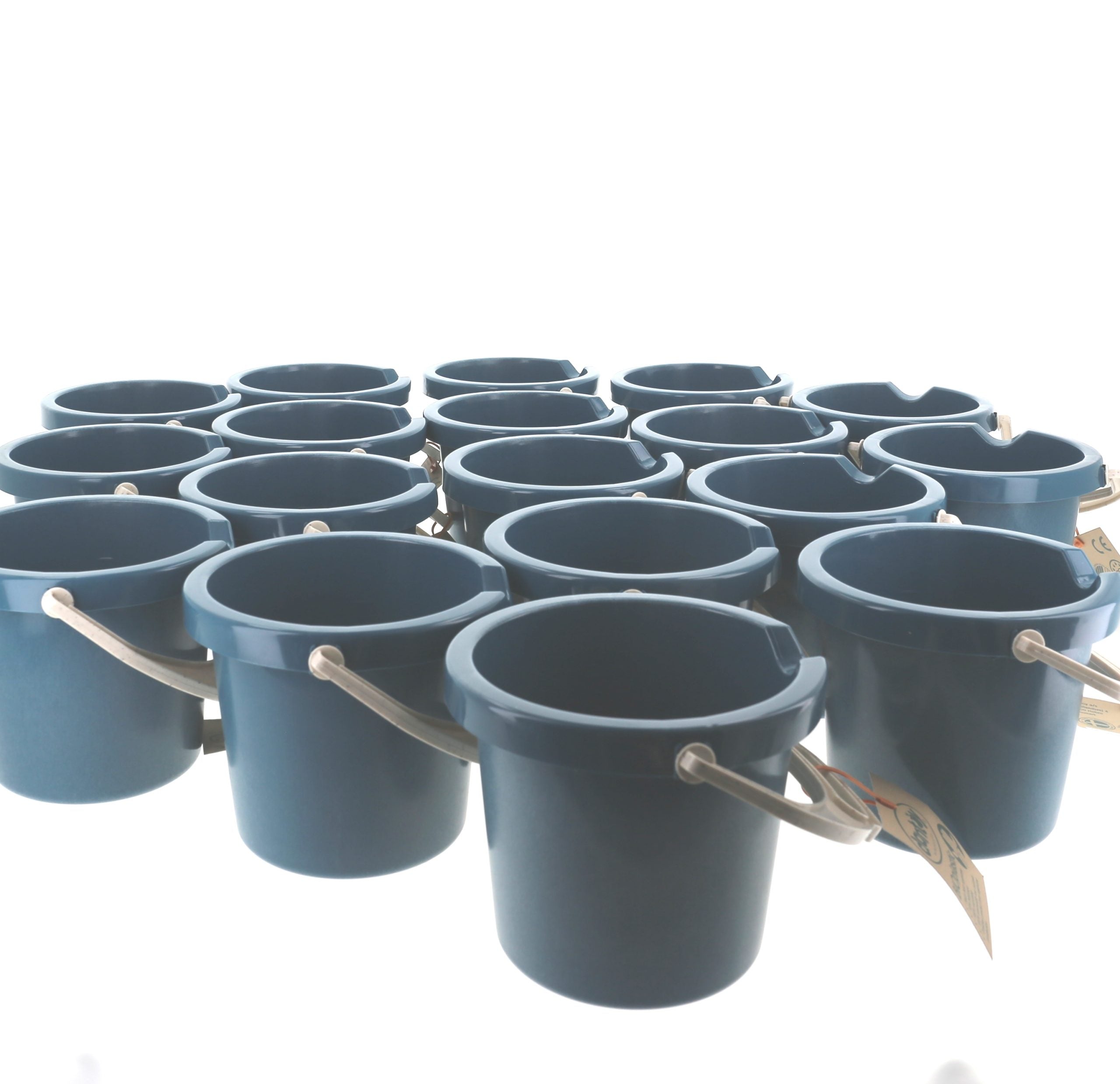 dantoy-bioplastic-grote-donkerblauwe-zandset-emmer-1