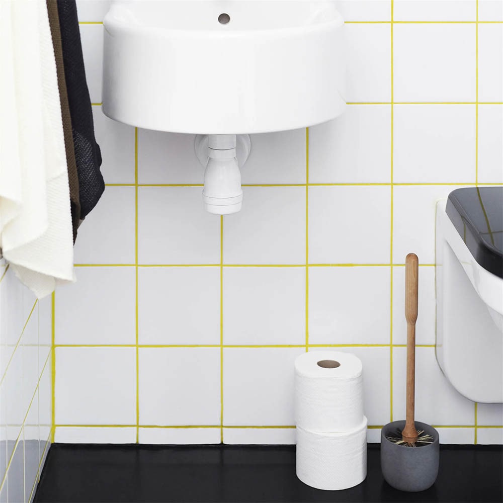 iris-hantverk-toiletborstel-met-houder-grijs-3-min
