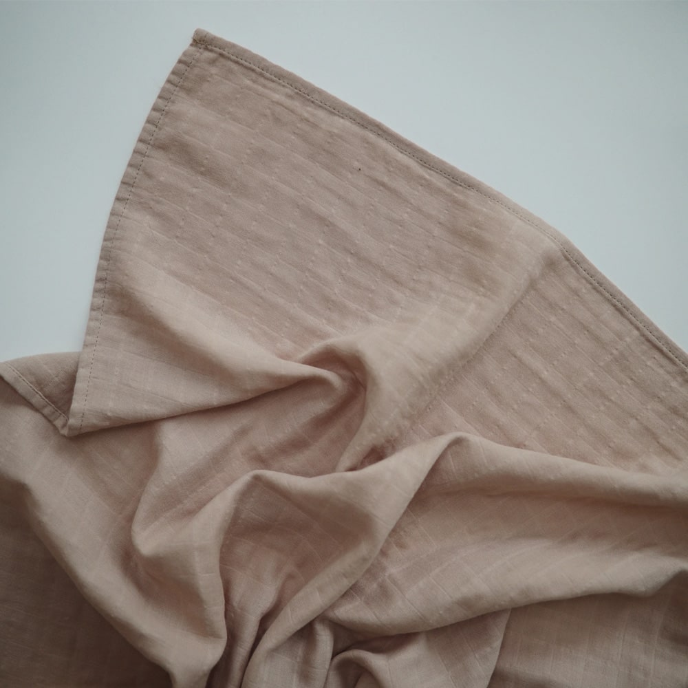mushie-inbakerdoek-organic-cotton-120x120cm-pale-taupe-1-min