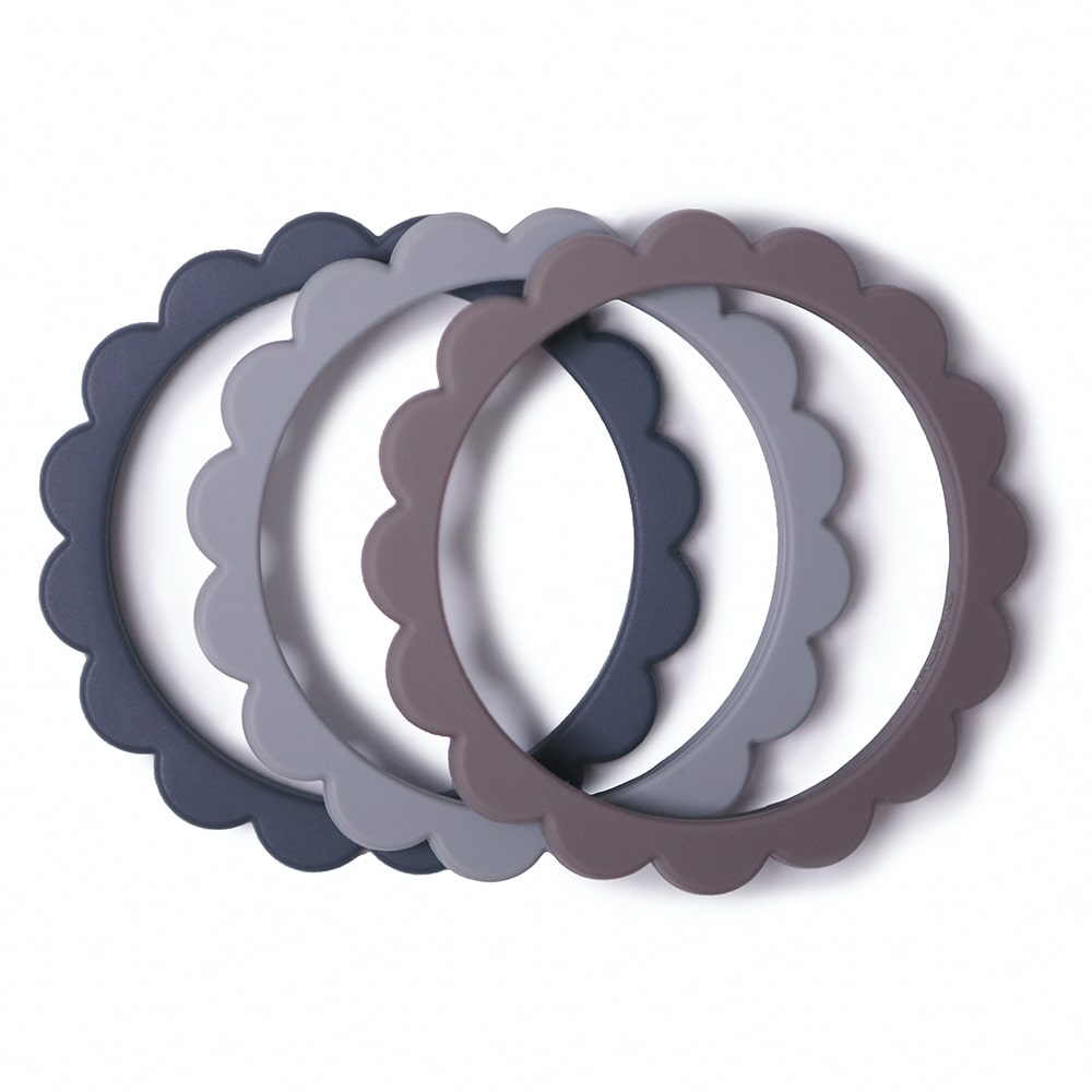 mushie-siliconen-bijtring-armbanden-bloem-grey-min