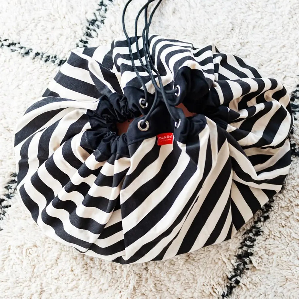 play-and-go-opbergzak-speelmat-strepen-zwart-3-min