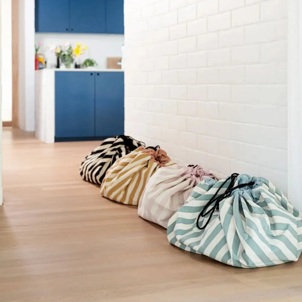 play-and-go-opbergzak-speelmat-strepen-zwart-5-min