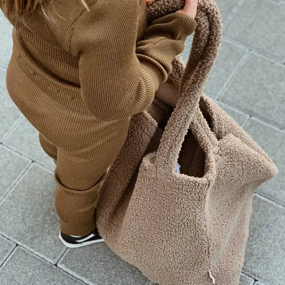 studio-noos-mom-bag-chunky-teddy-bruin-3-min