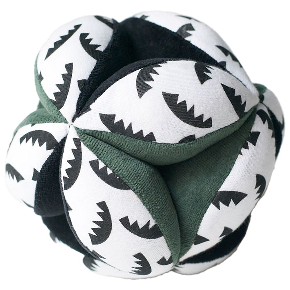 wee-gallery-organic-sensory-clutch-ball-jungle-leaves-min