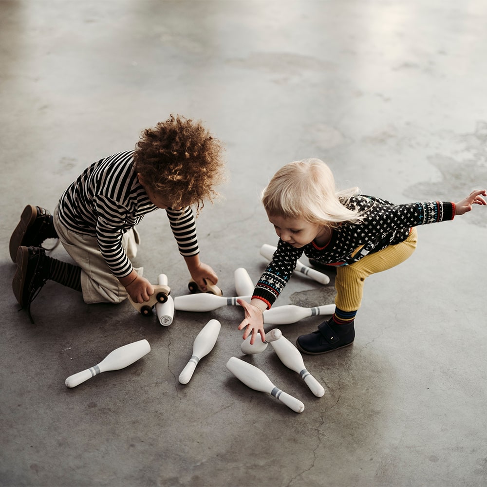 wooden-story-bowling-set-vintage-2-min
