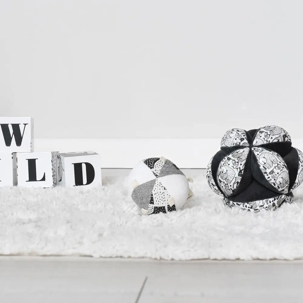 Wee Gallery Organic Sensory Clutch Ball Sfeer-min