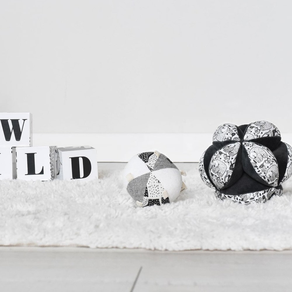 Wee Gallery Organic Sensory Clutch Ball Sfeer-min