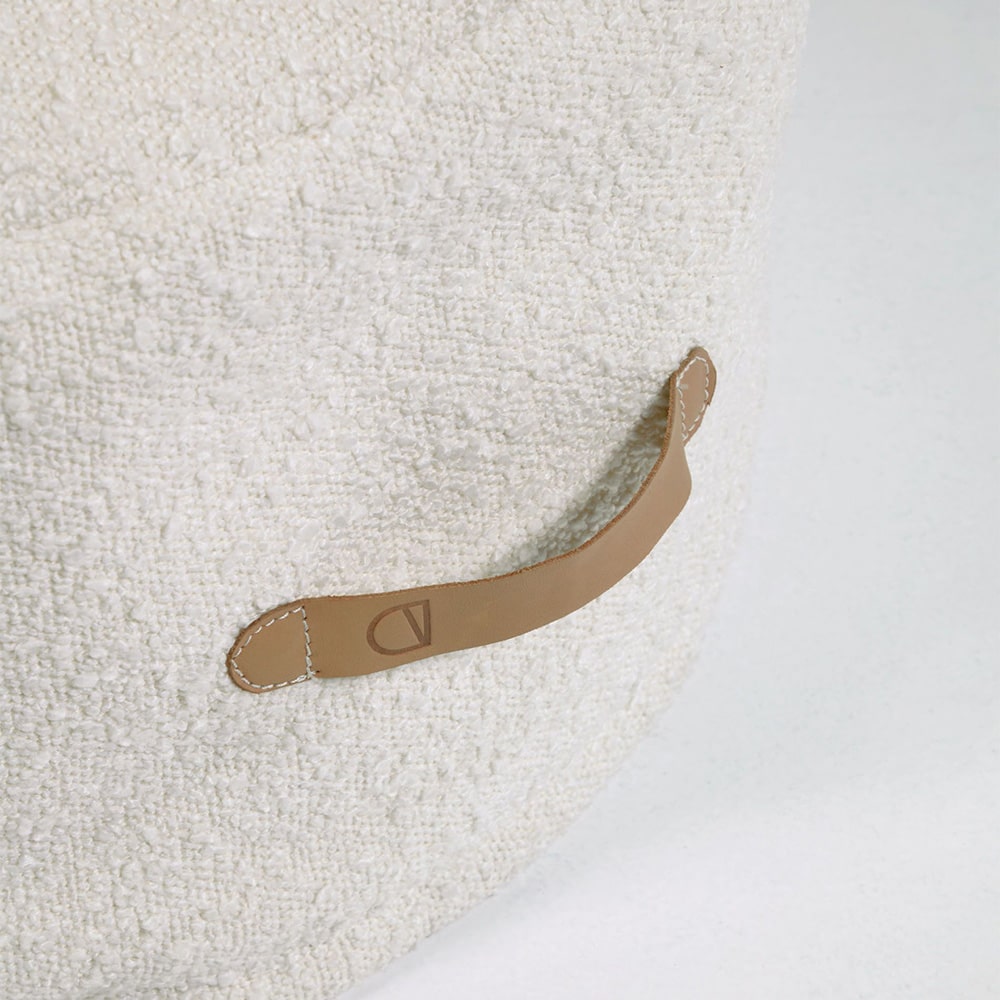 kave-home-adara-poef-wit-2-min