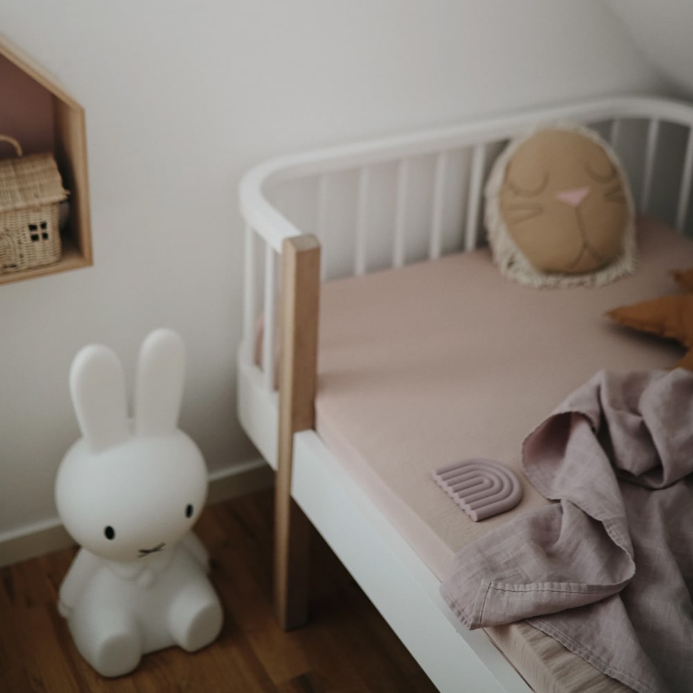 muhsie-hoeslaken-ledikant-70x130cm-blush-2-min