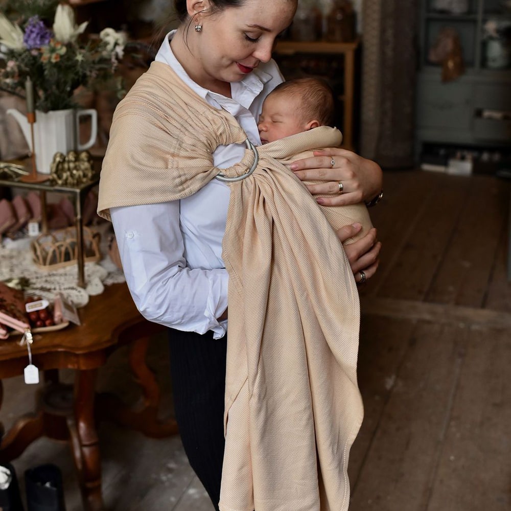 pure-baby-love-ringsling-organic-geel-min